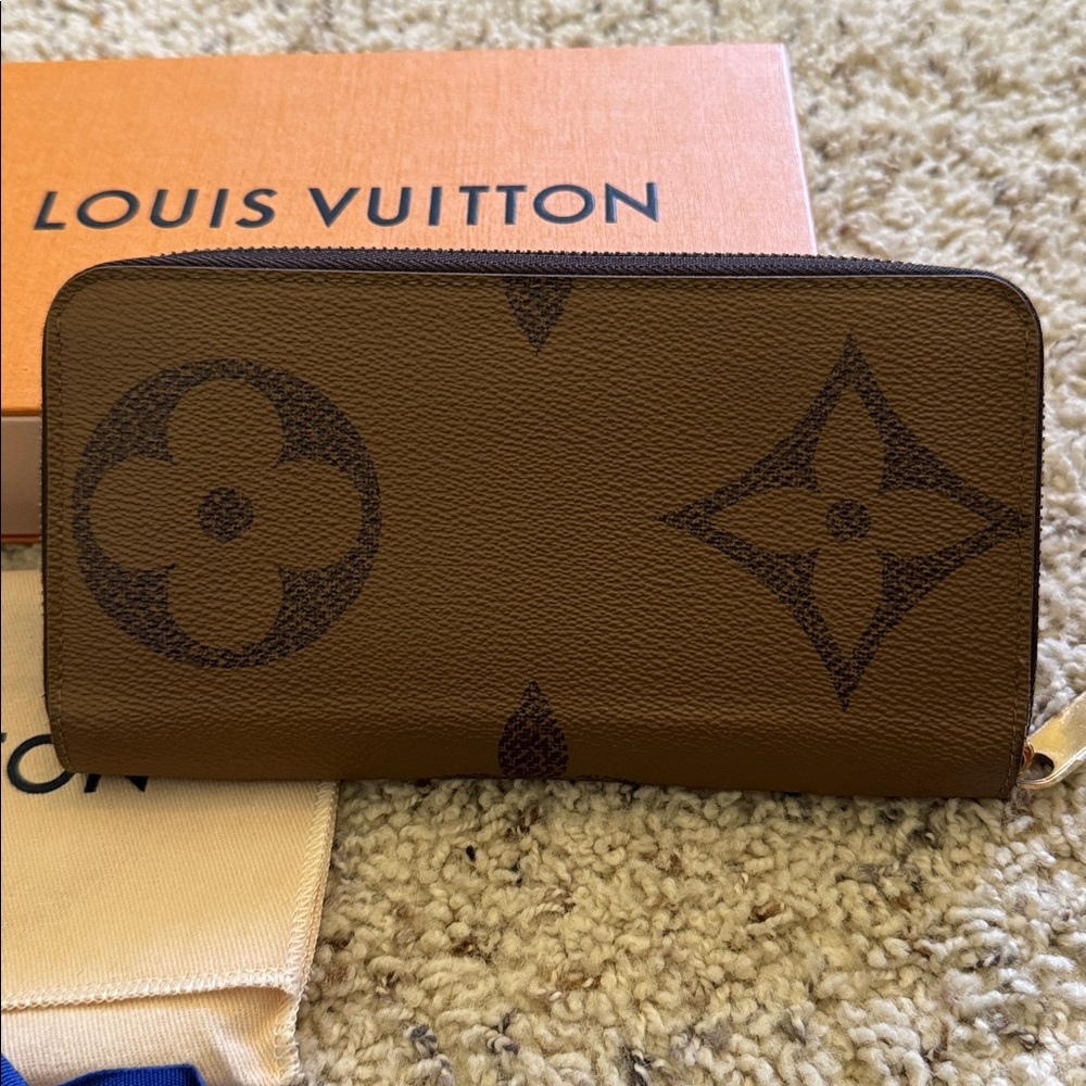 Louis Vuitton Reverse Monogram Zippy Wallet - Picture 3 of 12